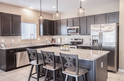 Watson Estates House | Like New Home Private pool ,New furnishings, 20 mins to State Farm stadium
