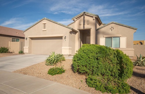 Watson Estates House | Like New Home Private pool ,New furnishings, 20 mins to State Farm stadium