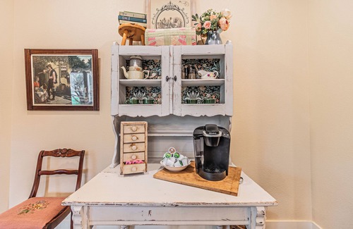Sulphur Springs Cottage | Lil’ Blue Cottage Near Downtown