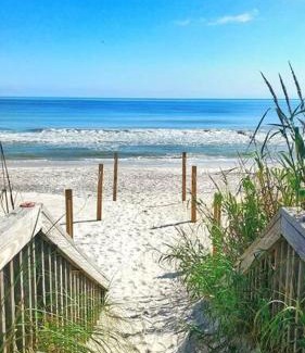 Topsail Beach House | Lil'TipSea on Topsail - Close to the sound and beach!