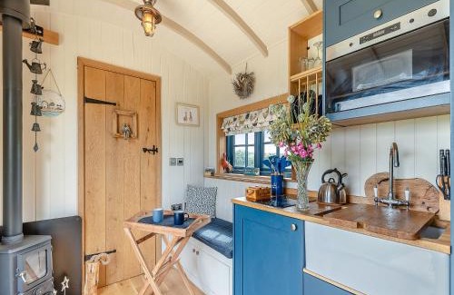 Redmile House | Lillie's Shepherd Hut - Uk50230