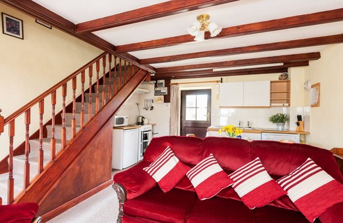 Penryn Cottage | Lilliput, Mabe, far views of the countryside