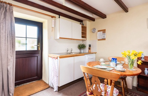 Penryn Cottage | Lilliput, Mabe, far views of the countryside