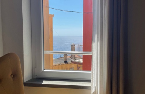 Riomaggiore Apartment | Lily ancient stone mansion dating back to the 1400s