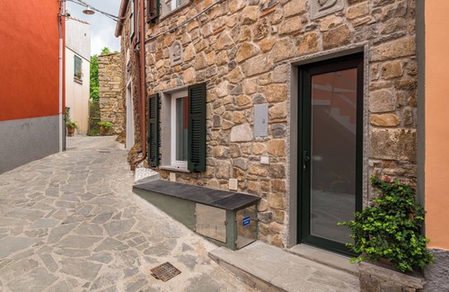 Riomaggiore Apartment | Lily ancient stone mansion dating back to the 1400s