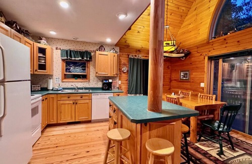 Webb Lake House | Lily Lake - 3br 2 King 1 Queen - UTV Snowmobile