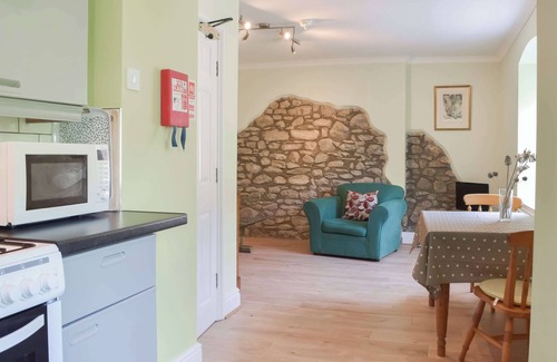 Llanfynydd Cottage | Lily of the Valley - UK47133