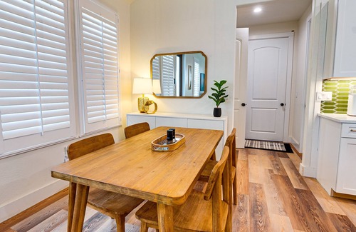 Gold Beach House | Lily Pond House. Stylish Coastal Home, 5 min. Walk to Beach, SPA
