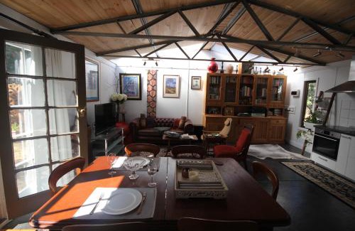 Wheatsheaf Apartment | Lily's Farm Studio