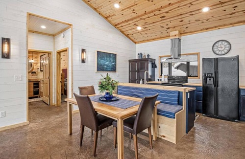 Hayward Cabin | Lilypad Lake House - Nelson Lake - Dog Friendly - Trail Access