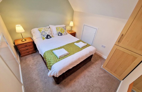 Ivinghoe Cottage | Lime Kiln - a two bedroom, sleeps 3 that sleeps 3 guests in 2 bedrooms