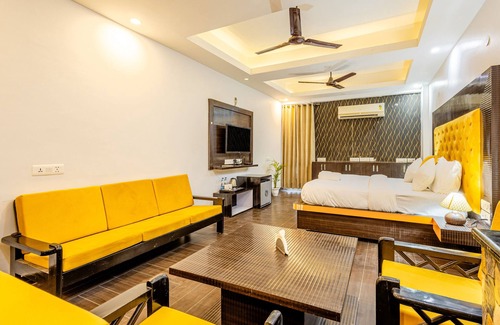 Sushant Lok Hotel | Lime Tree Hotel and Banquet Huda Metro