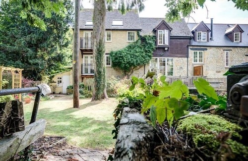 Burford Cottage | LIME TREE, romantic, character holiday cottage in Burford