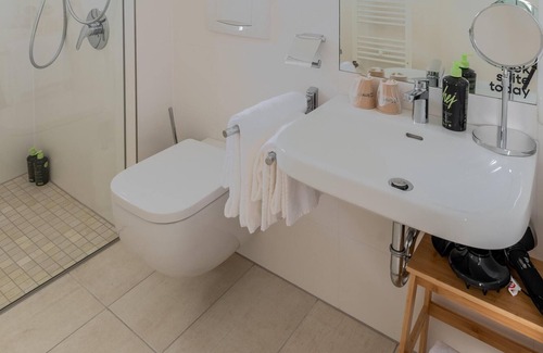 Innere Stadt Apartment | limehome Linz Friedrichstr | Suite XXL