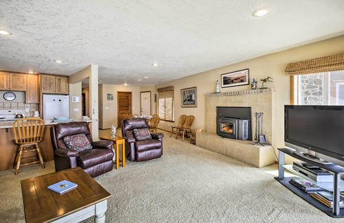 Lincoln Beach Condo | Lincoln Beach Condo w/Balcony + Ocean Views!