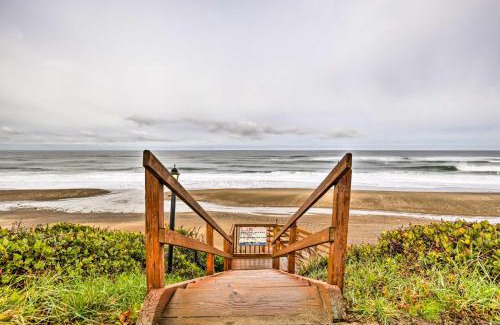 Lincoln Beach Apartment | Lincoln City Condo Pool Access, Walk to Beach!