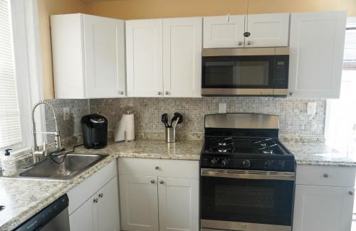 Prospect Park Apartment | Lincoln Manor - Newly Renovated, 1mile from PHL Airport and Sports Stadiums