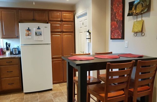 Sarnia Apartment | Lincoln's Red Door - HUGE 4 BR/2 BA private APT