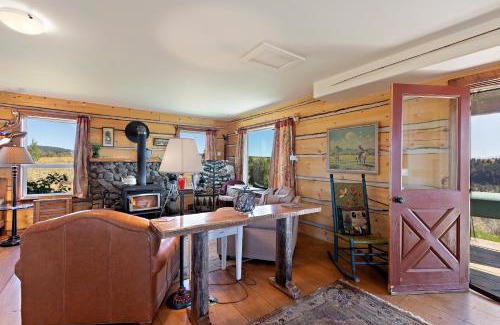 Ashton House | Lindas Perch by KABINO On Bank of Henrys Fork Mtn Views Fishing 6 acres Snake River WIFI