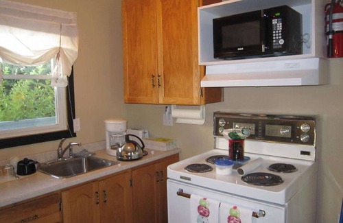 New London House | Linden Homestead: 2 Bedroom cottage on Century Farm property