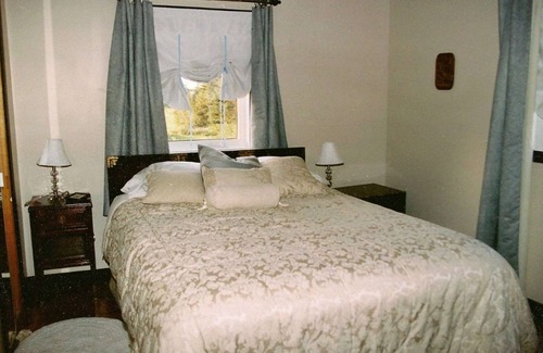 New London House | Linden Homestead: 2 Bedroom cottage on Century Farm property