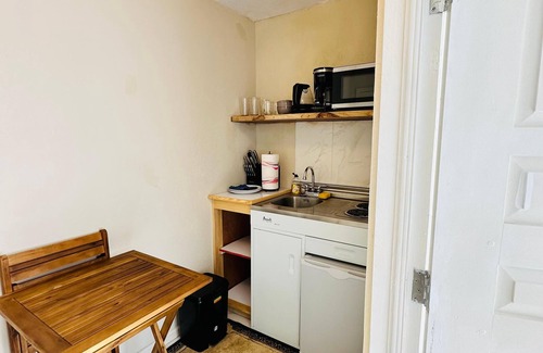 Port Antonio Apartment | Ling Ling Room - Ferdi's Place