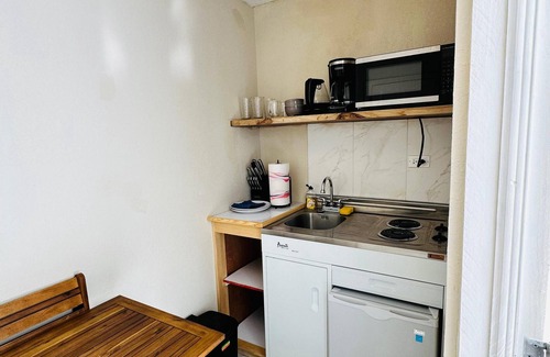 Port Antonio Apartment | Ling Ling Room - Ferdi's Place
