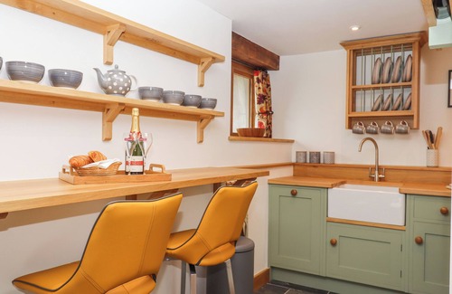 High Bickington Cottage | LINGCOMBE BARN, pet friendly, character holiday cottage in Chagford