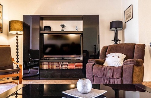 Corroios House | Link White Villa, Wifi, Central Heating, Pool