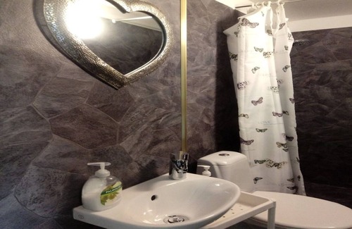 Alvsered Bed & Breakfast | Lins B&B