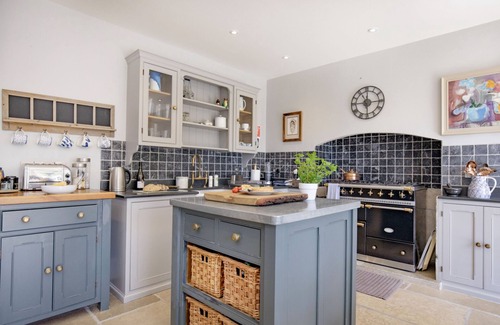 Moretonhampstead Ski Chalet | Linscott Farmhouse - Boutique retreat with hot tub and natural pool
