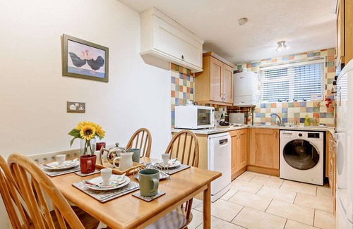 Birchover House | Lion Cottage - Two Bedroom House, Sleeps 4