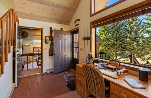 Lazy Acres House | Lionhead Retreat - A wonderful home located outside of West Yellowstone