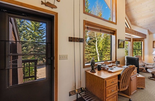 Lazy Acres House | Lionhead Retreat - A wonderful home located outside of West Yellowstone