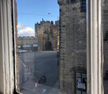 South Charlton Apartment | Lionsgate View - luxury apartment opposite Alnwick Castle