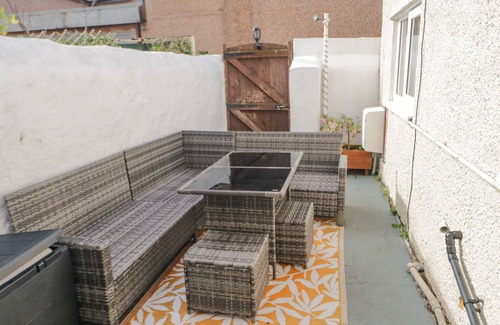 Llandudno Cottage | LISBOA, pet friendly, character holiday cottage in Llandudno