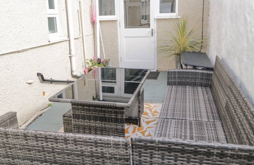 Llandudno Cottage | LISBOA, pet friendly, character holiday cottage in Llandudno