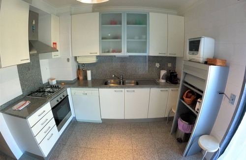 Alges Apartment | Lisbon, 2 bedroom apartment w/balcony in Algés