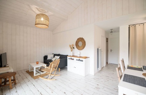 Vielle-Saint-Girons Ski Chalet | Listed lodge with pool in the heart of the Landes