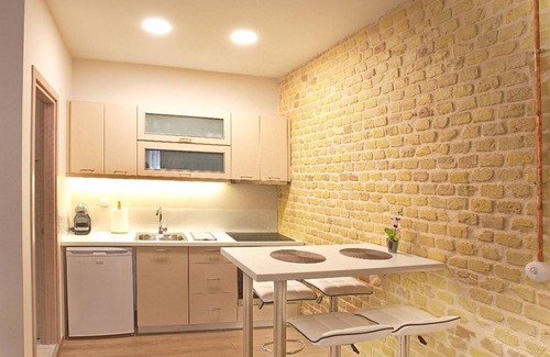 Old Town Apartment | Liston Plaza Suite - renovated apartment in the heart of Corfu Old Town