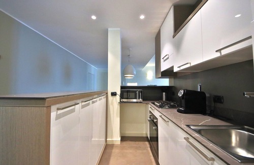 Bellagio Apartment | LISZT HOME by KlabHouse-modern 3BR Lakefront w/Terrace & AC