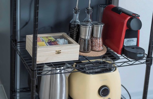 Rommelhausen Apartment | LiT LiVING: Luxus | Box SprIng | Kitchen | Parking