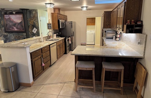 Oakhurst House | Little Acre, Hot tub, Pool, Gameroom, family & pet friendly, near Yosemite,