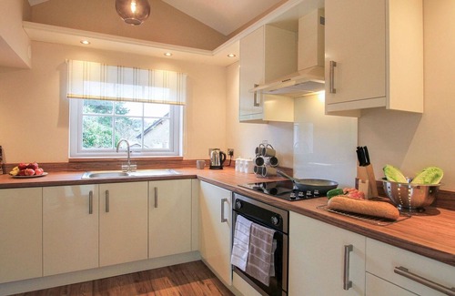 Criccieth Cottage | LITTLE BAKEHOUSE, pet friendly, with open fire in Criccieth