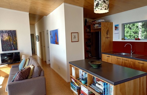 Waikawau House | Little Bay Eco House - Kaka Cottage overlooking the ocean and up in the trees