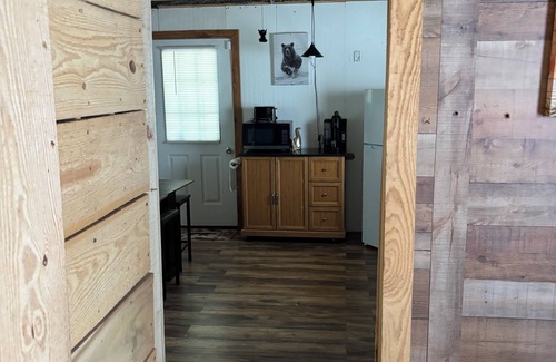 Mammoth Cave Cabin | LITTLE BEAR COVE—Cozy 1-bedroom cabin with WiFi, AC in charming Mammoth Cave