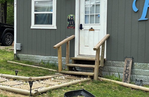 Mammoth Cave Cabin | LITTLE BEAR COVE—Cozy 1-bedroom cabin with WiFi, AC in charming Mammoth Cave
