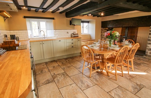 Clun Cottage | LITTLE BICTON, pet friendly, with hot tub in Clun