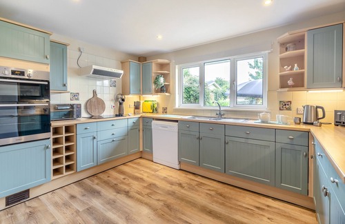 St Merryn House | Little Birds - Three Bedroom House, Sleeps 6