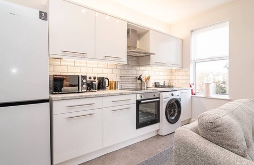 Boscombe Apartment | "Little Boat": A Modern Beachside Flat